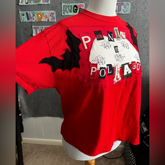Ransom Note Tee Shirt - Red Dino Bats - Picture 2 of 8